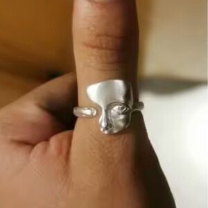 The half face ring in 925 silver adjustable